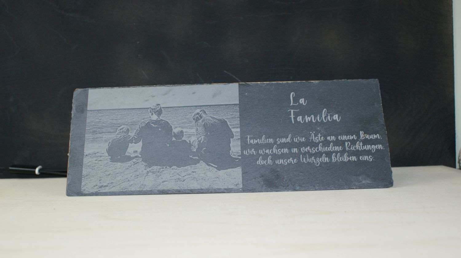 Personalisierte Schiefertafel mit Fotogravur – &quot;La Familia&quot;