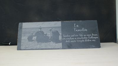 Personalisierte Schiefertafel mit Fotogravur – &quot;La Familia&quot;