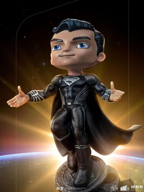 Minifigura MiniCo Deluxe Superman Black Suit 18 cm – Iron Studios