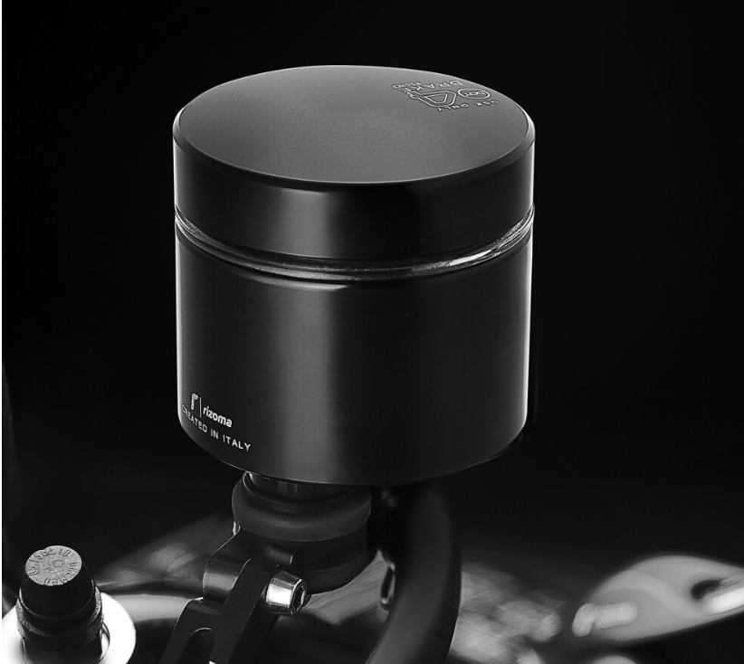 Zbiornik płynu hamulcowego przedniego Rizoma