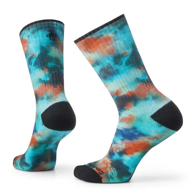 Smartwool women&#39;s tie-dye crew socks with merino wool and breathable mesh in capri colour