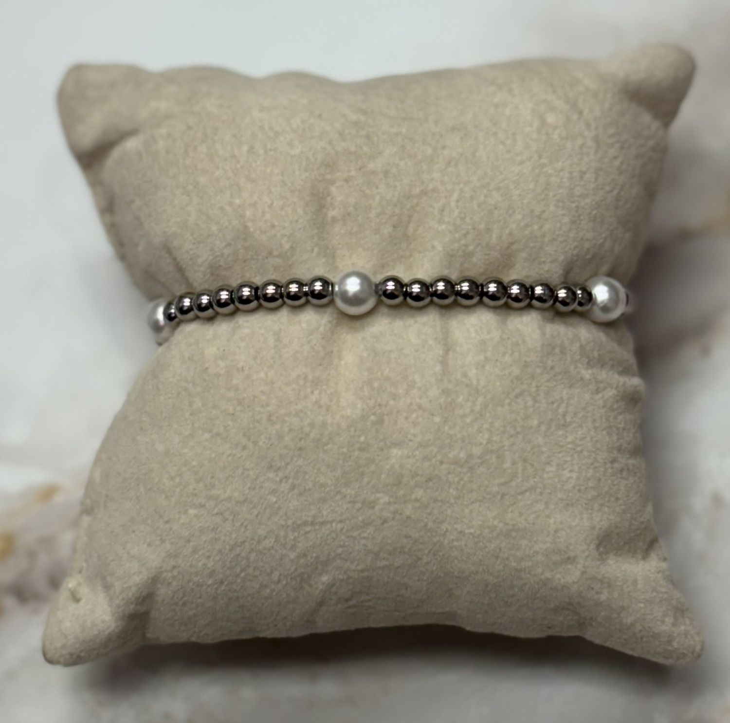 Silver Beaded Bracelet w/pearls