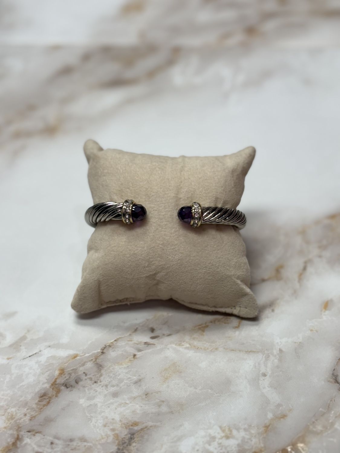 Silver cable bracelet with colored stone