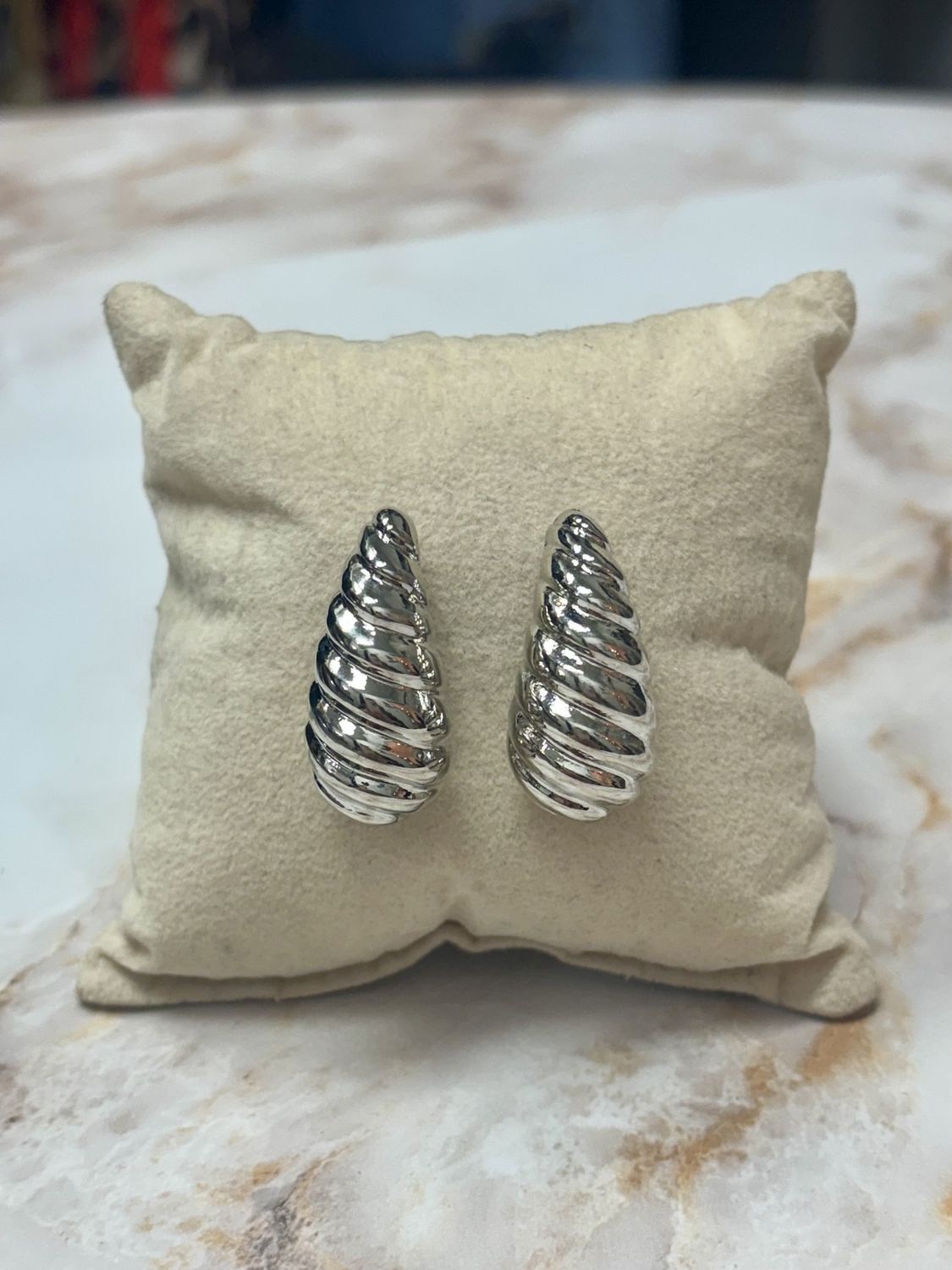 Chunky ribbed teardrop earrings