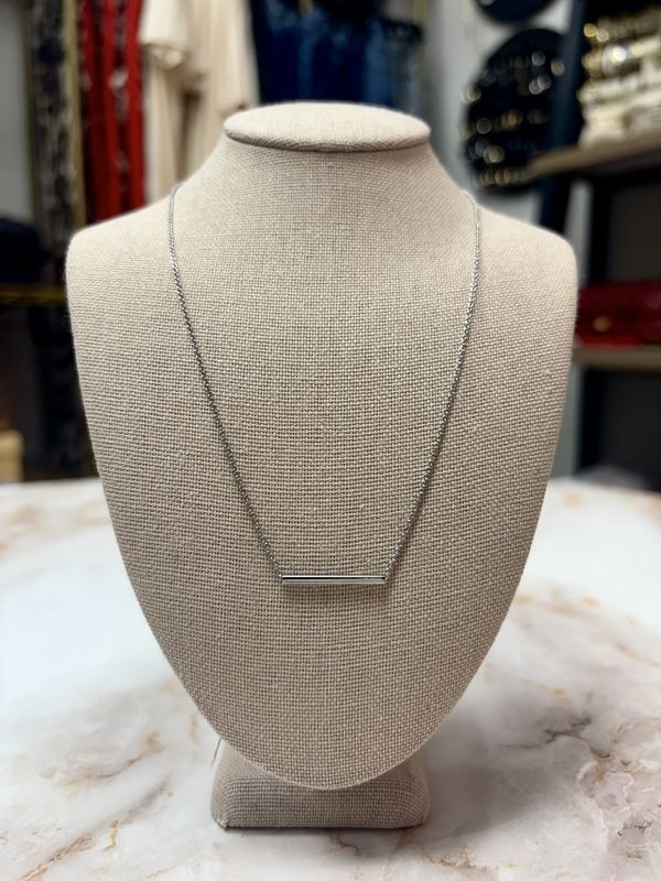 Thin bar necklace