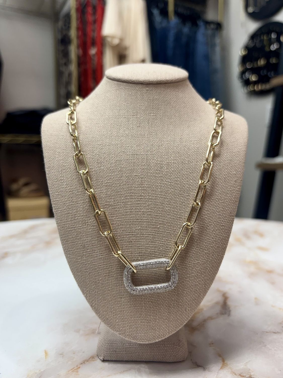 Gold paper clip chain nk w/ pv oval