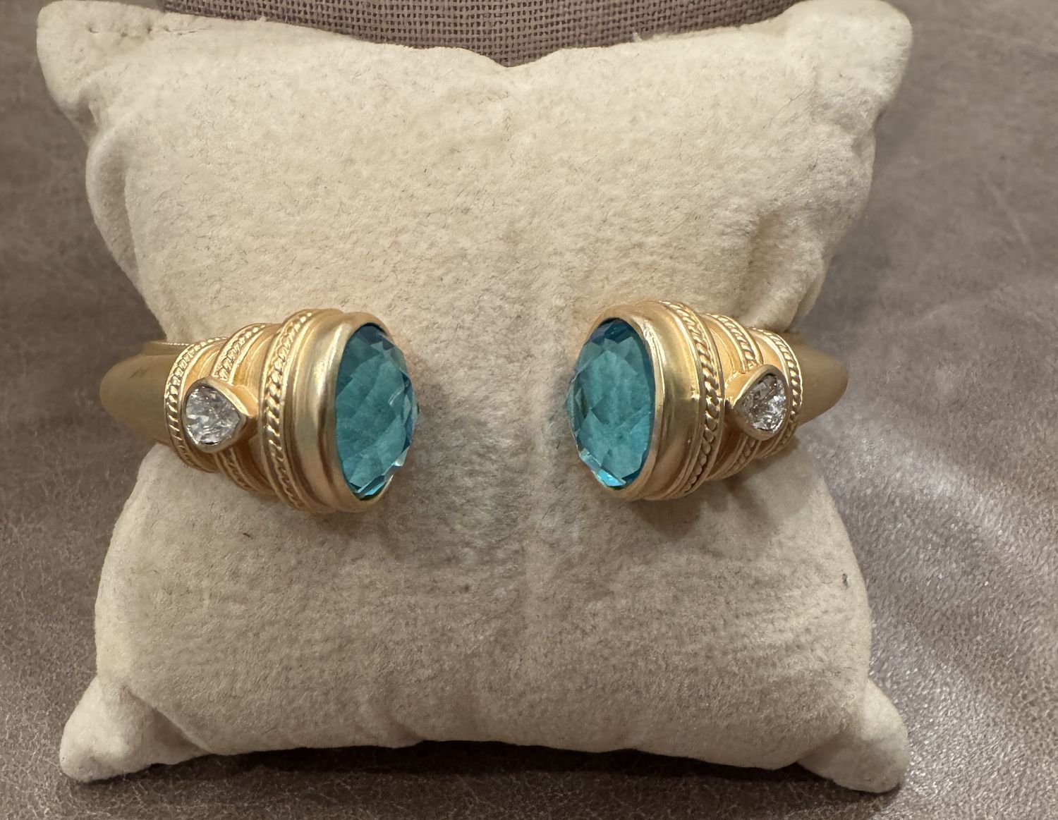 Hinge Brush Gold Bracelet w/ Turquoise Stone