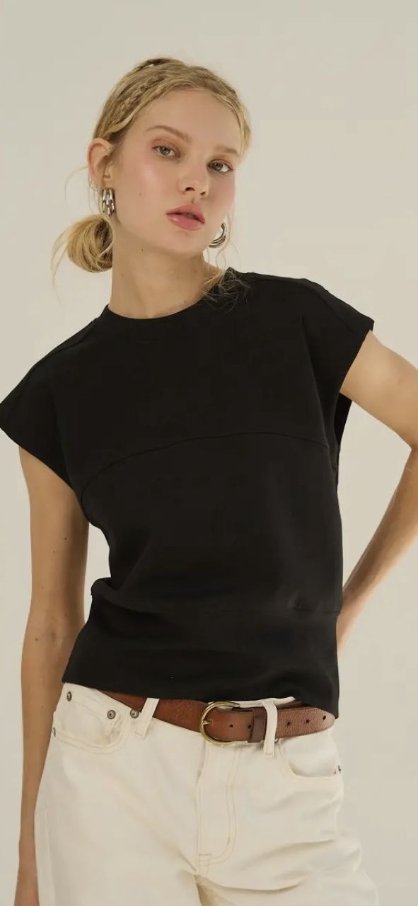 Back Buckle Sleeveless Knit Top