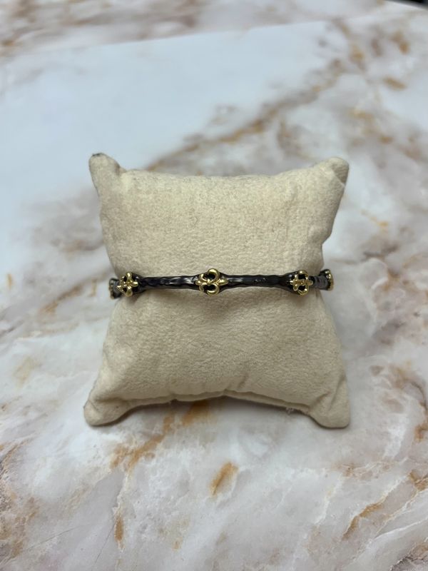 Thin Bangle w/ Gold Fleur de lis