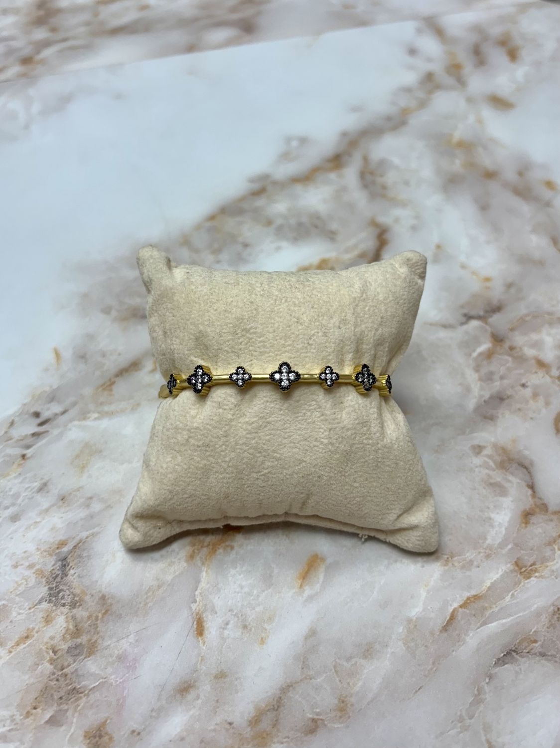 Brushed Gold Bracelet w/Hem Flowers