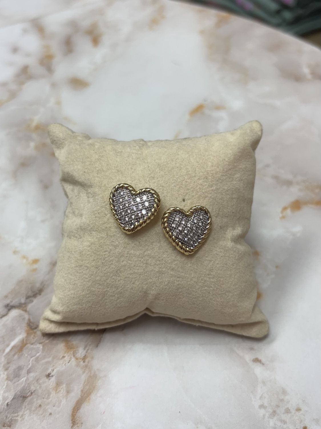 Two Tone Heart Studs w/ cz. JE3874-TTPV
