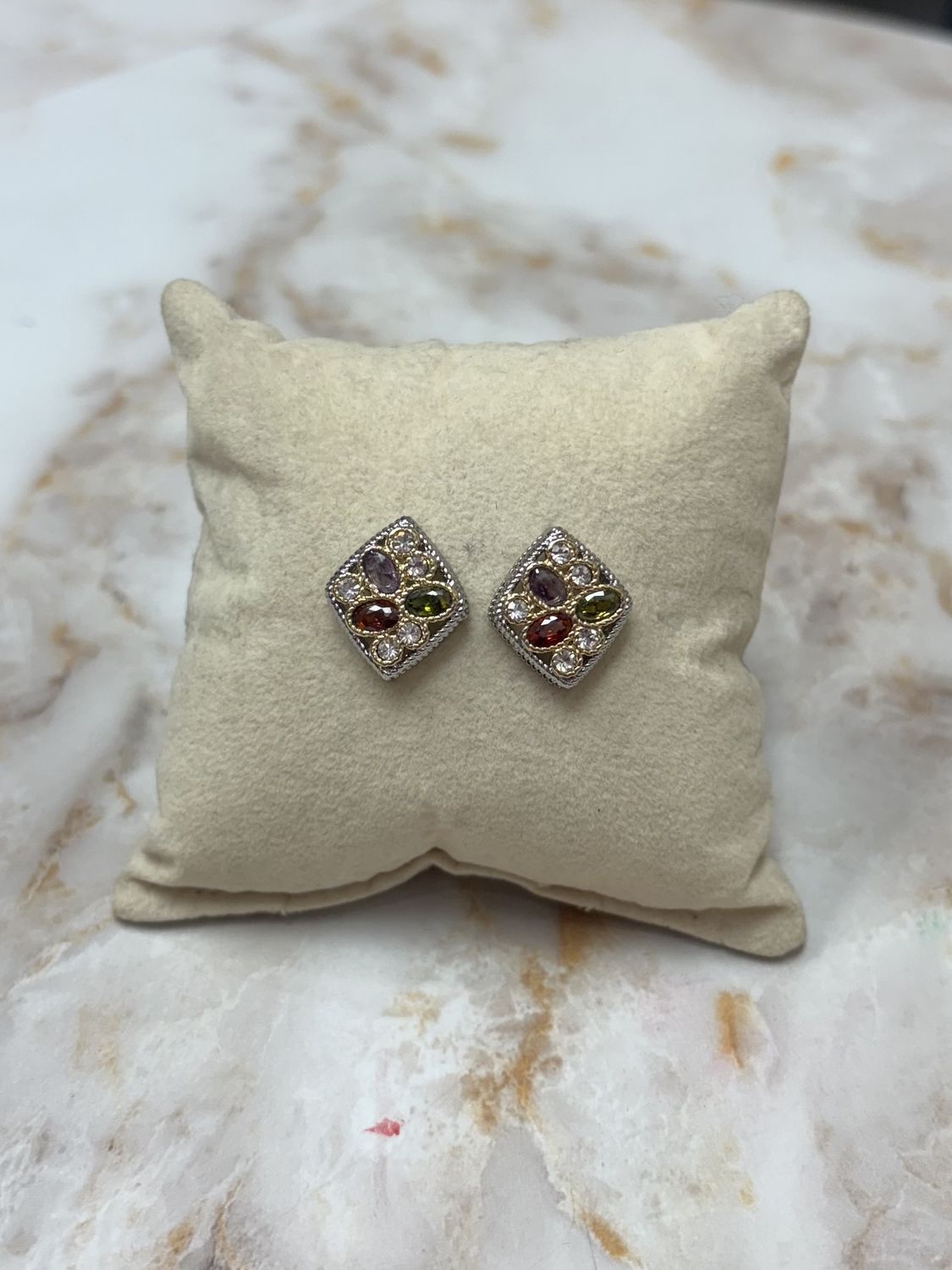 Multi Gem Stone Studs. JE3723-TT