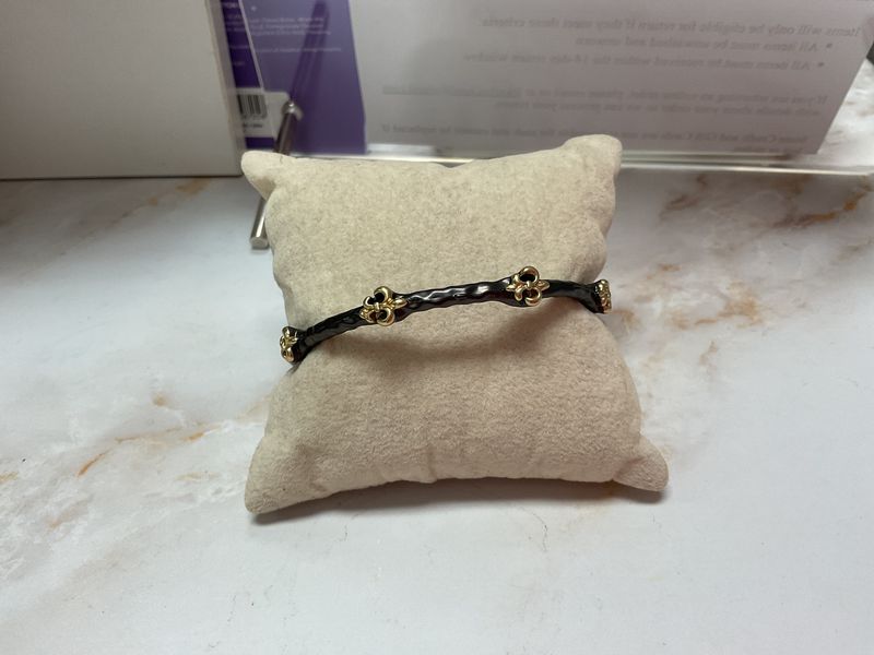 Thin Hem Bangle w/ Gold Fleur De Lis