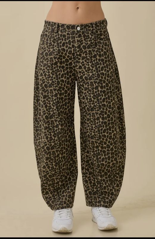 Leopard Printed Barrel Jeans
