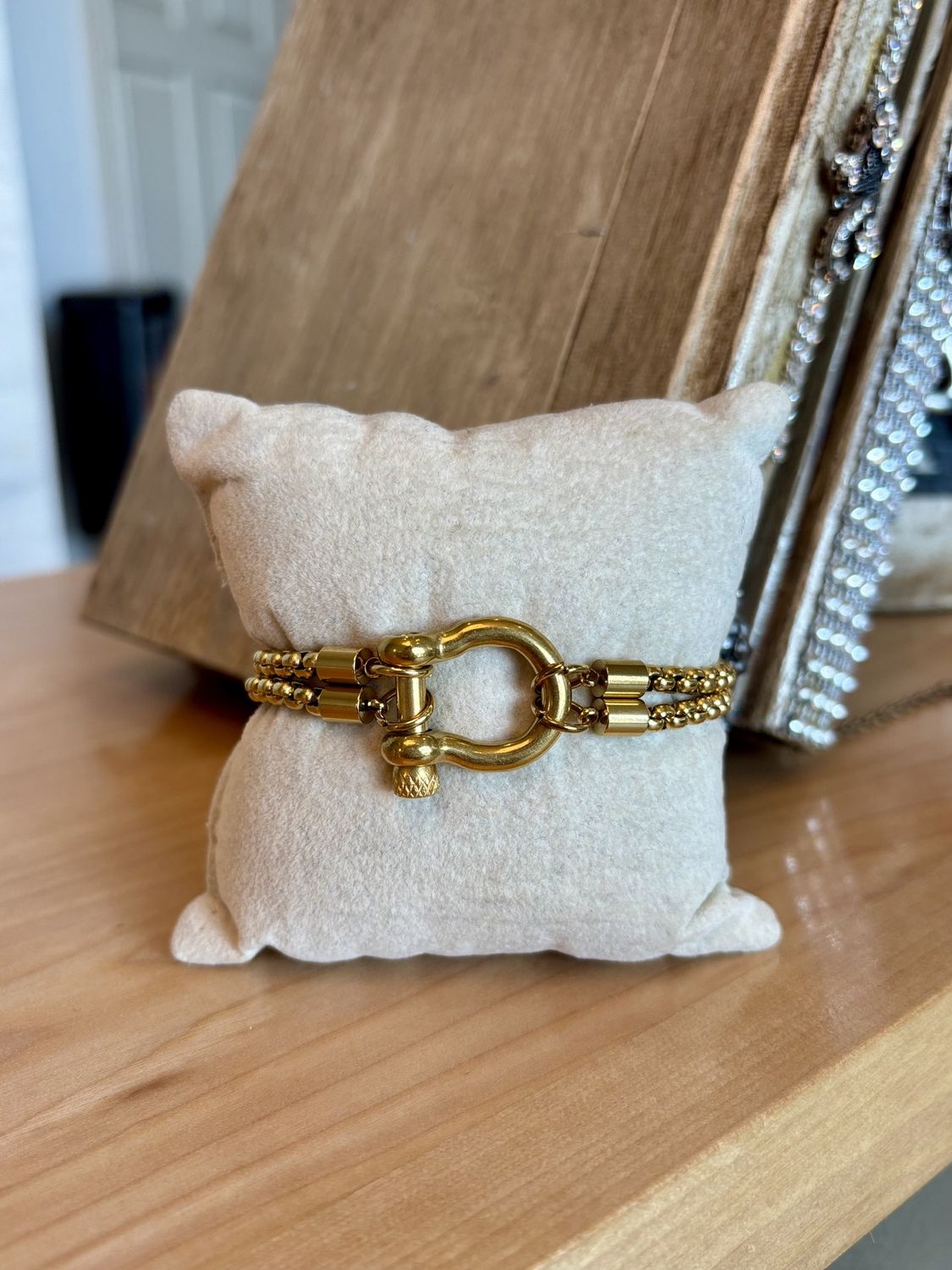 Gld Dbl Box Chn w/HShoe Clsp Bracelet