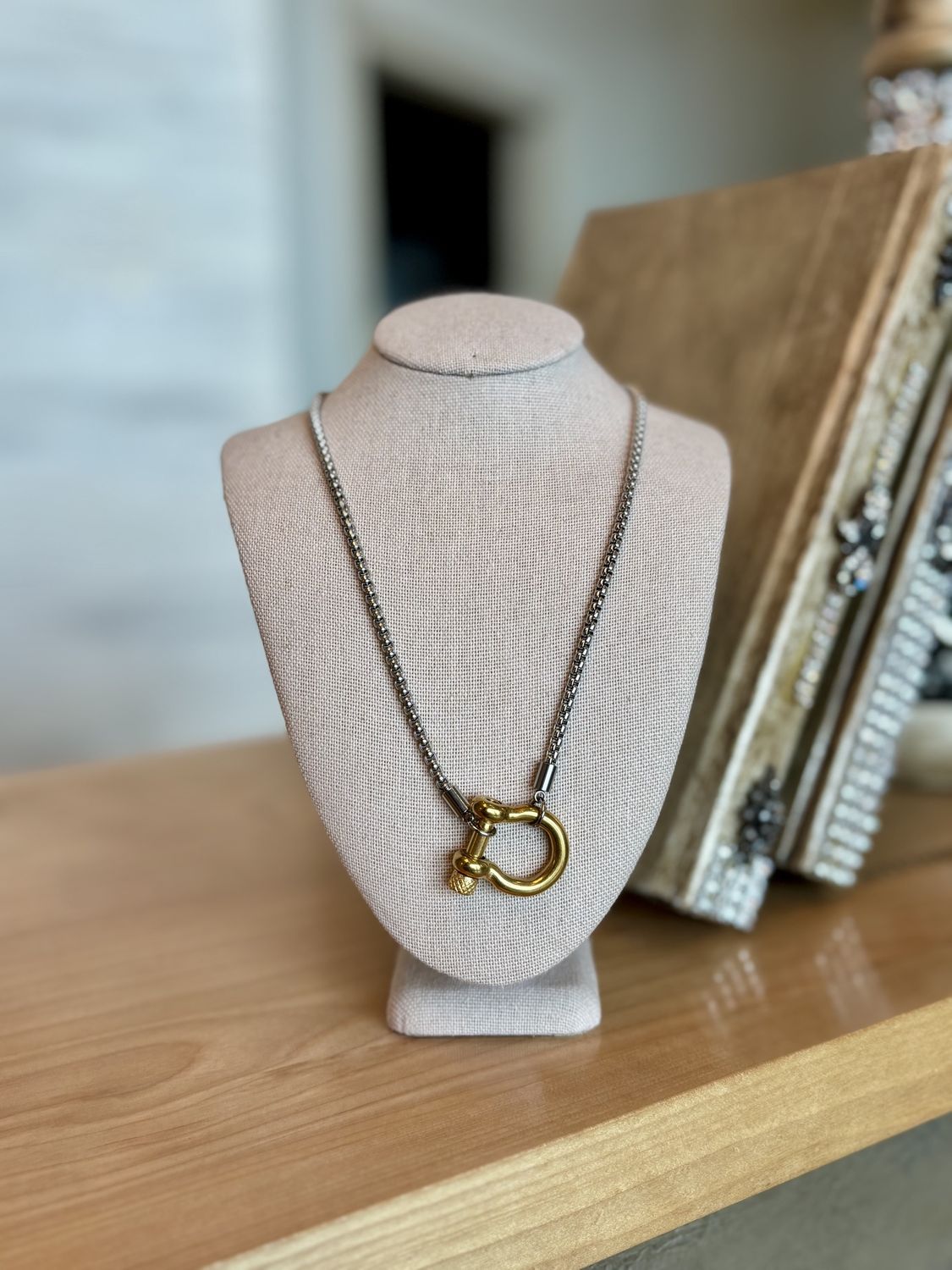 TT 18” BOX CHAIN SCREW HSHOE CLSP