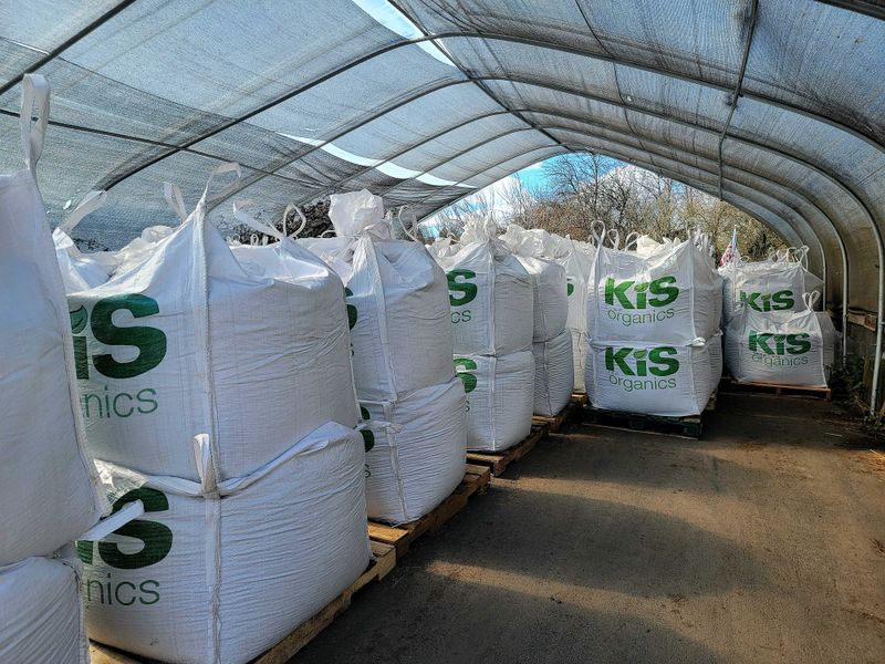 KIS Organics Water Only Soil Mix 1 Yard Tote