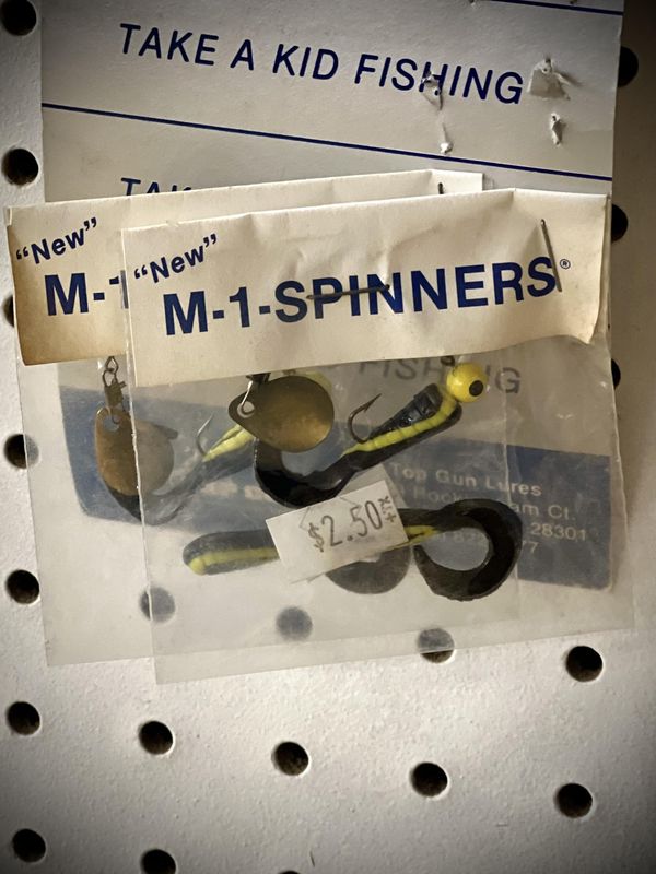 M-1-Spinner Bait Black with Yellow Stripe