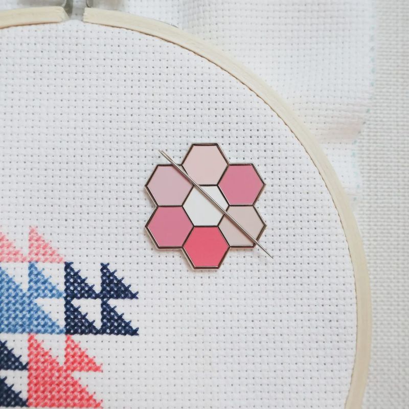 CJ-108-Notion Hexie Blooms Needle Minder, Pink