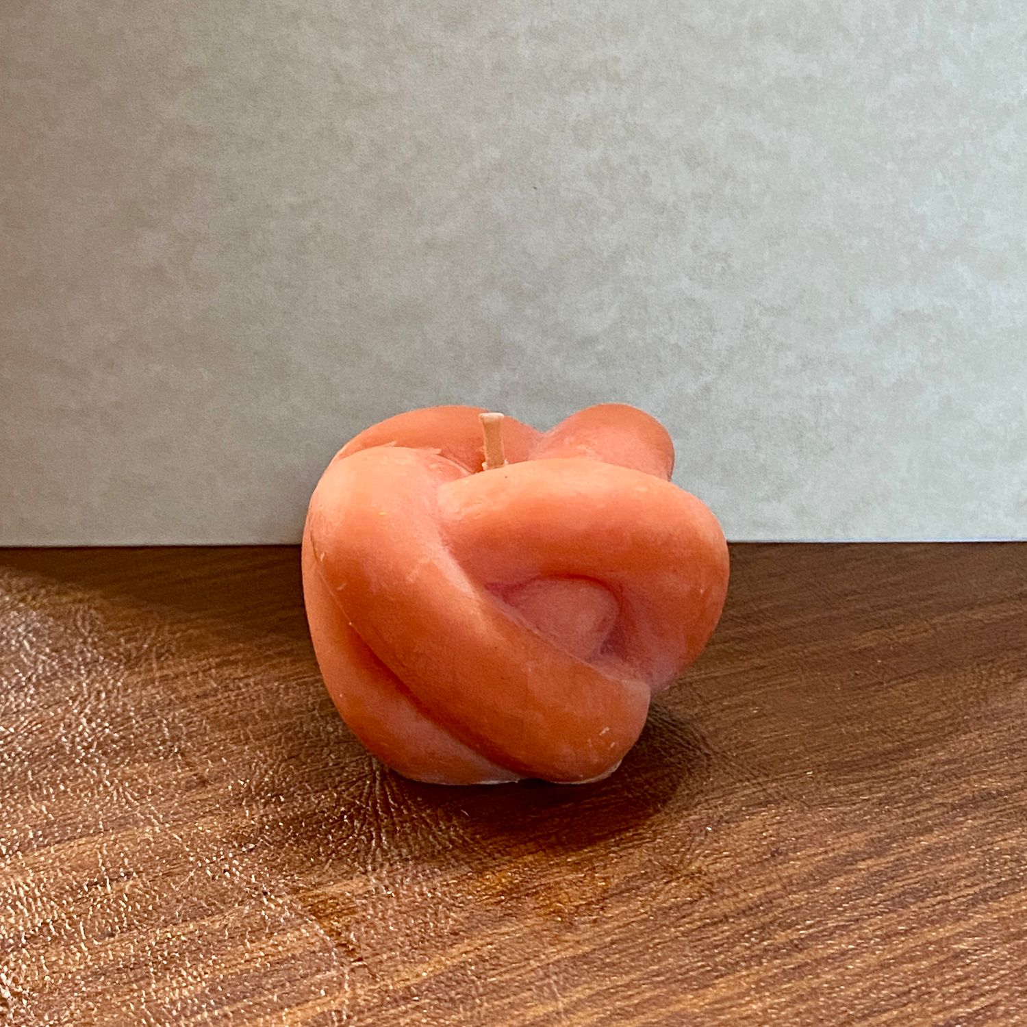 Love &amp; Light - Soy, Coconut &amp; Beeswax Knot-shaped Votive Candle 2.5 oz