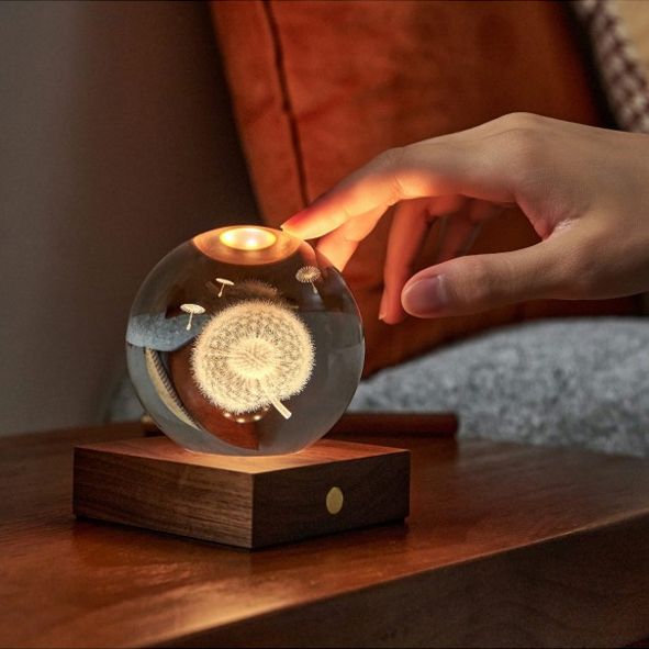 Lampada Amber in cristallo 3D con Dente di Leone