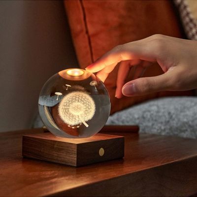 Lampada Amber in cristallo 3D con Dente di Leone