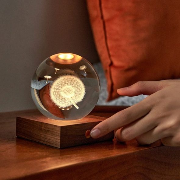 Lampada Amber in cristallo 3D con Dente di Leone