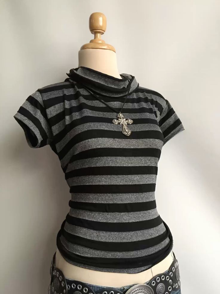 Horizontally Stripped Thin Turtleneck