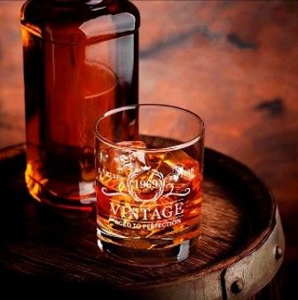 Vaso de whisky grabado