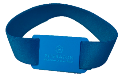 Pulsera de tela elástica con tarjeta programable Chip: 1K con programación Assa Abloy / VING Tamaño de la tarjeta de plástico: 26 mm x 35 mm Tamaño de la banda elástica: 20 mm x 350 mm
