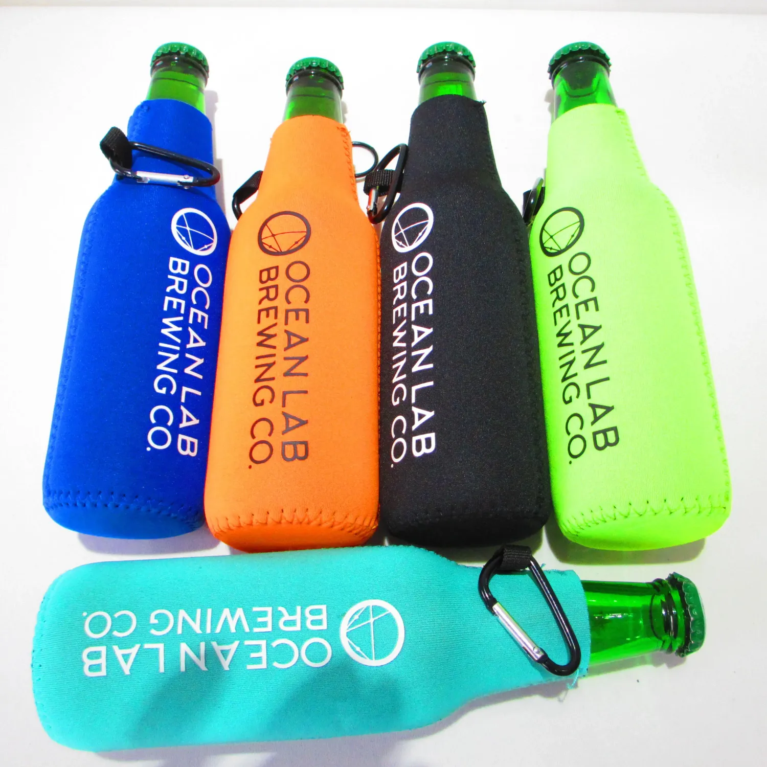 Enfriador personalizable para botella en neopreno con abridor incorporado