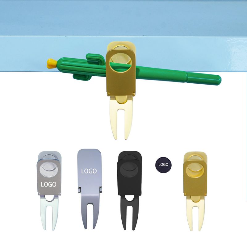 Marcador de golf con clip para cigarro