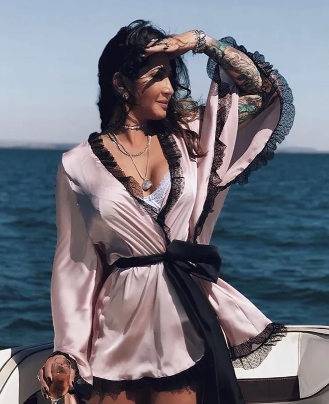 Bat Sleeve Rosé and Black Robe