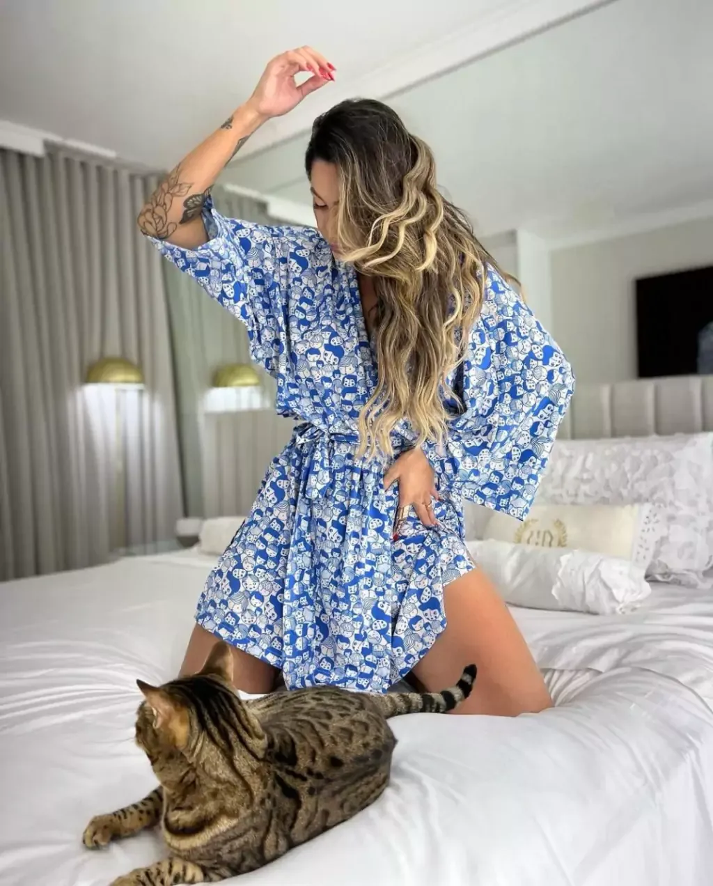 Ayla Robe