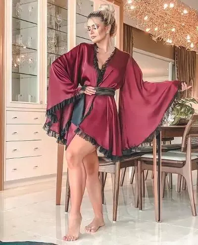 Bat Sleeve Marsala and Black Robe