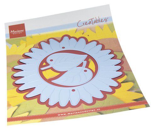 Marianne D Creatable Zonnebloem doily
