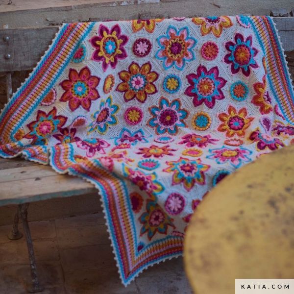 Flowers Forever Cal Kit Basic merino: gehaakte Bloemdeken