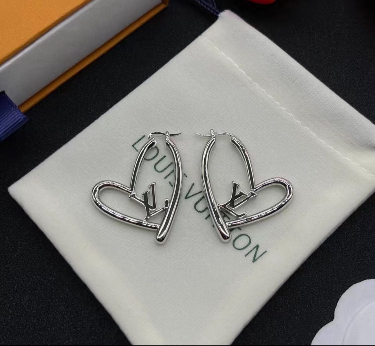 L Silver heart earrings