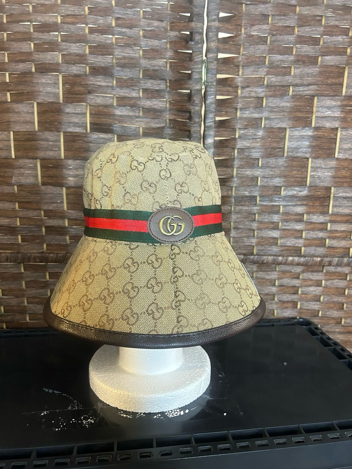 GBUCKET W/ STRIPE