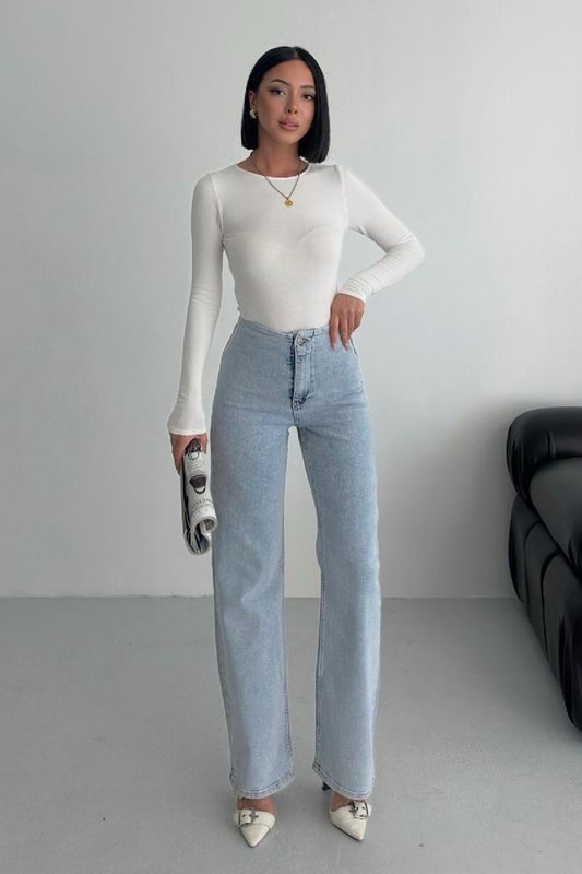 Blaue Mom Jeans Mit Hoher Taille Und Weitem Bein