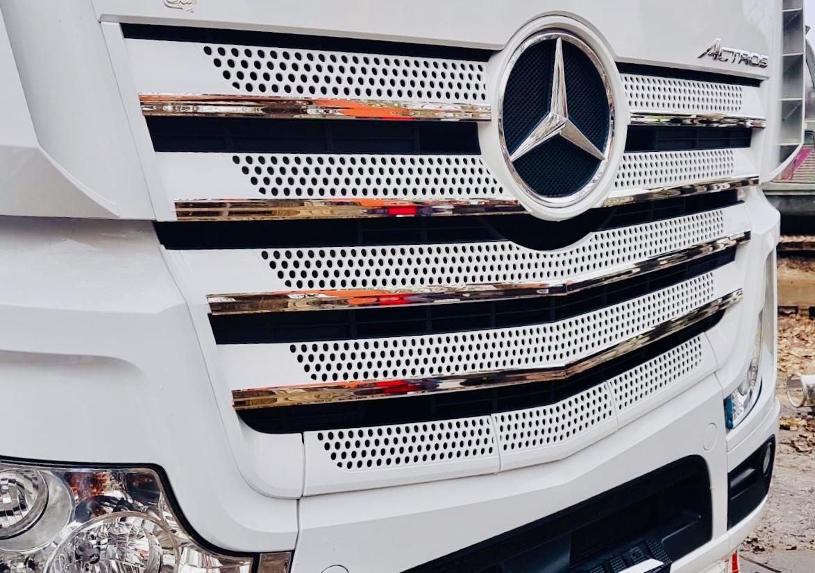 Mercedes Actros Mp4 nakładki na grill tłoczone INOX 2