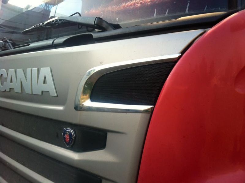 Scania nakładki na wloty powietrza grill tłoczone INOX 2