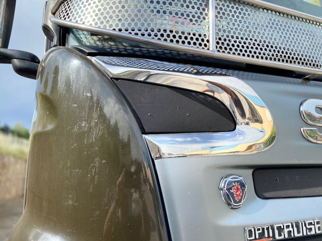 Scania nakładki na wloty powietrza grill tłoczone INOX