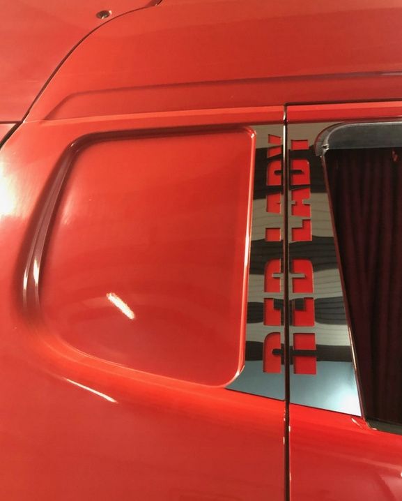 Scania nakładki na słupek z blachy inox RED LADY