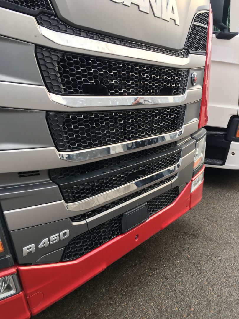 Scania S/R series nakładki na grill tłoczone INOX