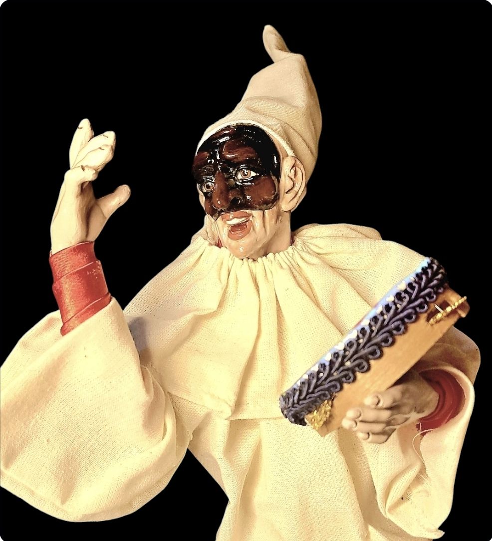 Pulcinella Danzante statuetta in terracotta 32 cm