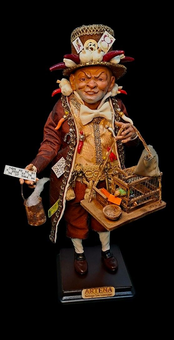 El amuleto de la suerte Sciò Sciò Gobbo mide 35 cm.