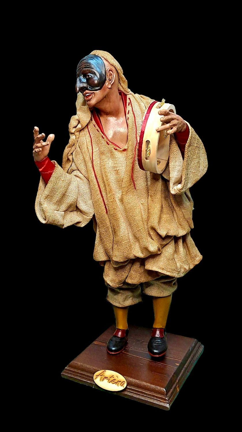 Pulcinella con tamburella misura statuetta 35 cm