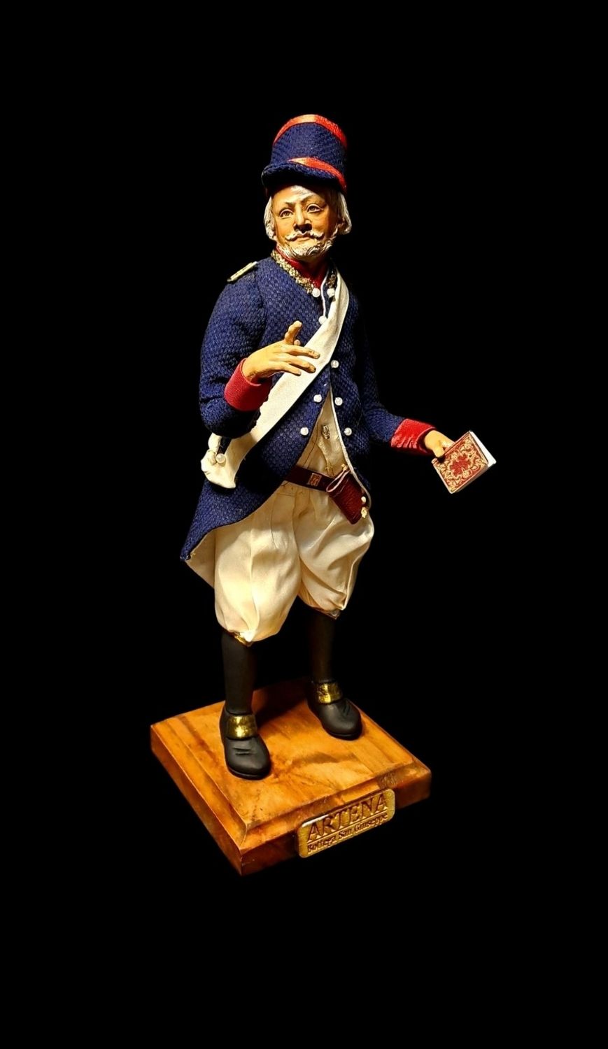 18th century Bourbon officer statuette, 25 cm tall
