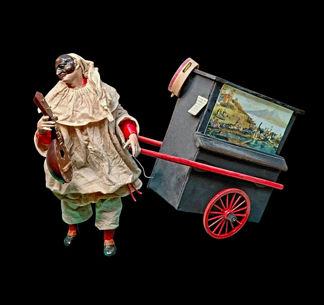 Pulcinella with piano, mandolin and tambourine, size 25 cm